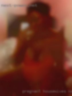 pregnant housewives naked